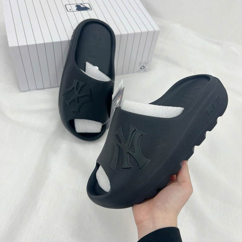 [MLB] Skipper Slide ★すぐ品切れ★ DÉP MLB SKIPPER SLIDE NEW YORK YANKEES CHÍNH HÃNG | Shopee