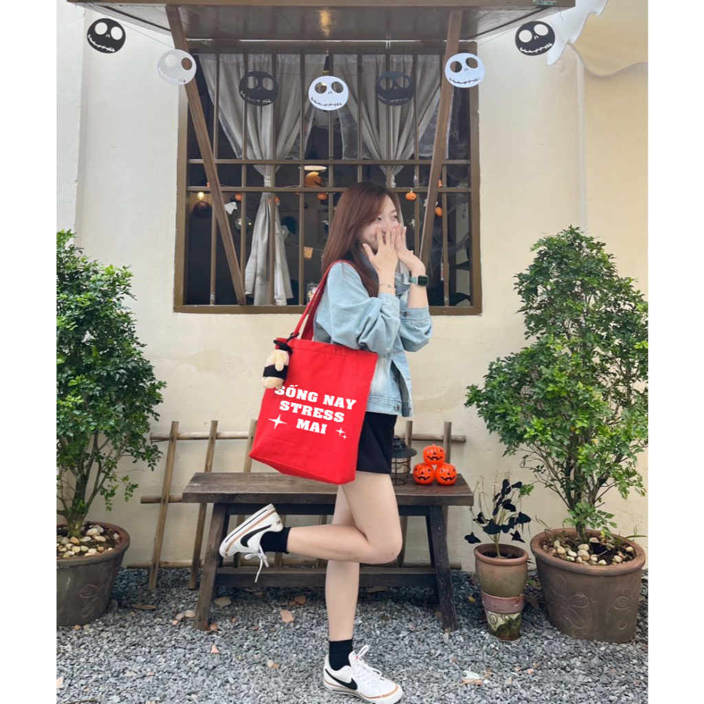 Túi Tote ĐỎ có khóa kéo Sống nay Stress mai túi vải canvas đeo vai phong cách thời trang đựng đồ 35*40 tuid04