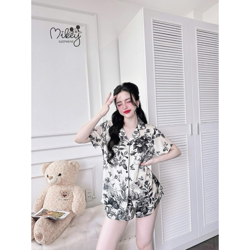 Xước hoa đen đùi