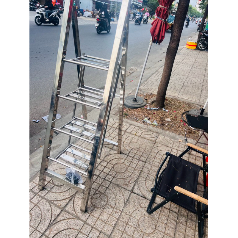 Thang inox gấp gọn dùng trong nhà hoặc ngoài trời inox 100% sử dụng chắc chắn,an toàn