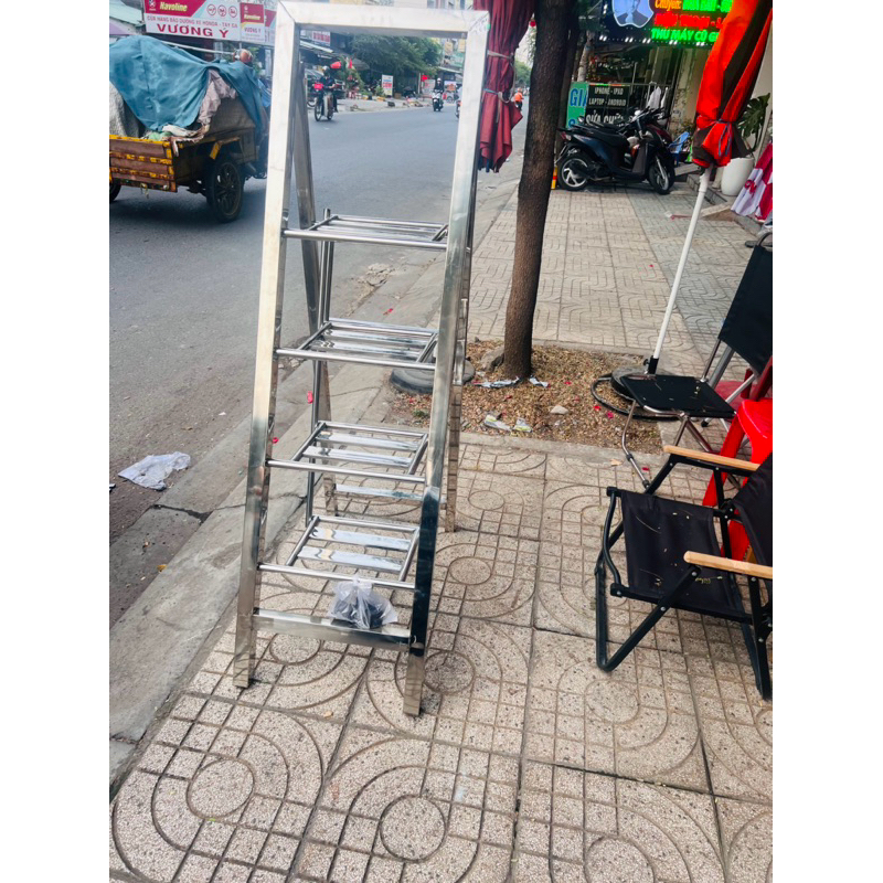 Thang inox gấp gọn dùng trong nhà hoặc ngoài trời inox 100% sử dụng chắc chắn,an toàn