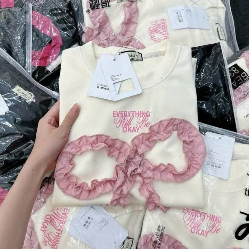Áo phông unisex form thụng chất cotton - Hình Nơ rúm Màu Đỏ
