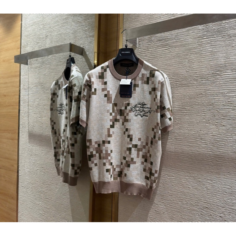 ⚡️[Hight Quality] Áo Phông 1-\/ Grey Damoflage Ready To Wear 25FW -Điểm Nhấn Logo Monogram Phối Thêu Cao Cấp Nam Nữ Qccc