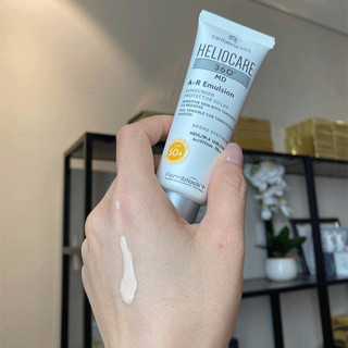 Kem chống nắng Heliocare 360 A-R Emulsion SPF50+ kiềm dầu, bật tông sáng, phù hợp da dầu da hỗn hợp 50ml