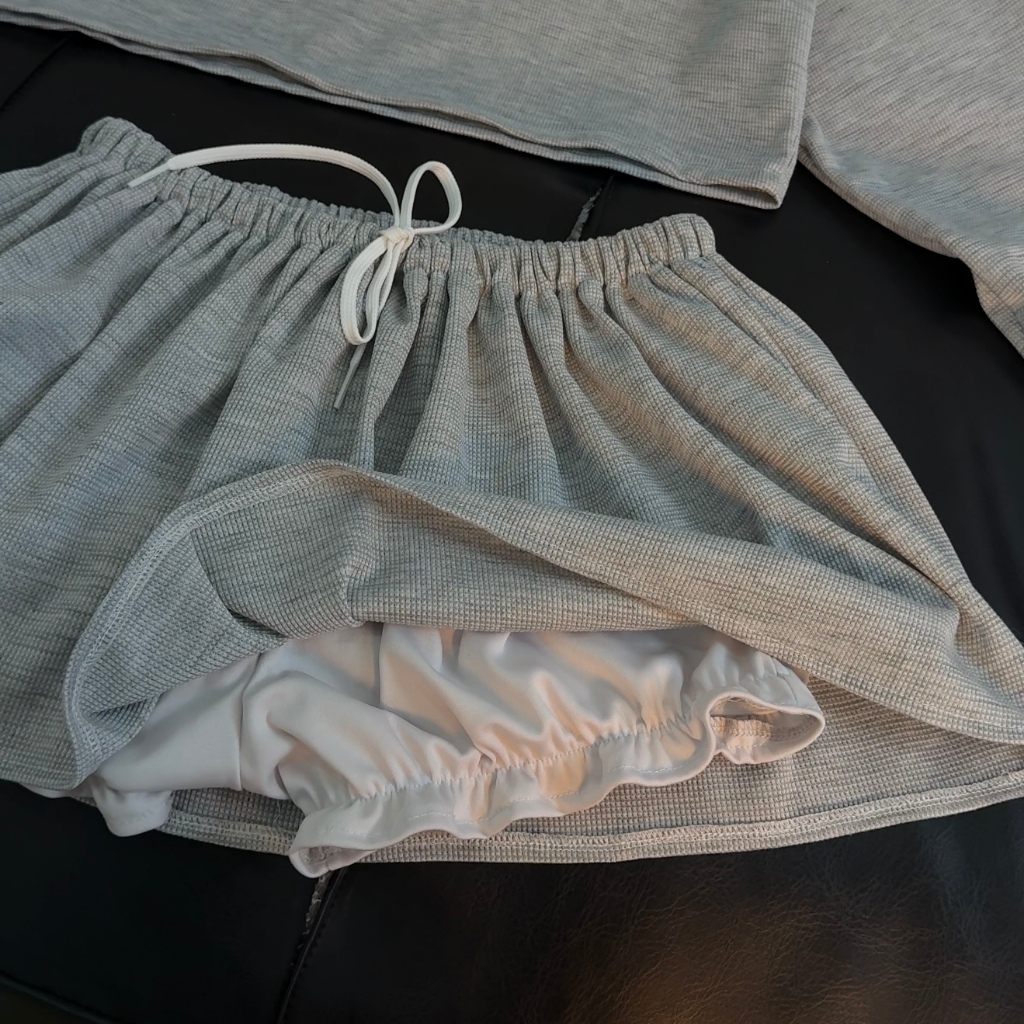 [CÓ TÁCH SET] ÁO LỆCH VAI TAY DÀI FROM CROP WAFFLE THÊU GIRL FRIEND & CHÂN VÁY XÒE BỒNG BỀNH mix