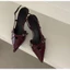 Giày thời trang mũi nhọn phối khuy cao 8cm