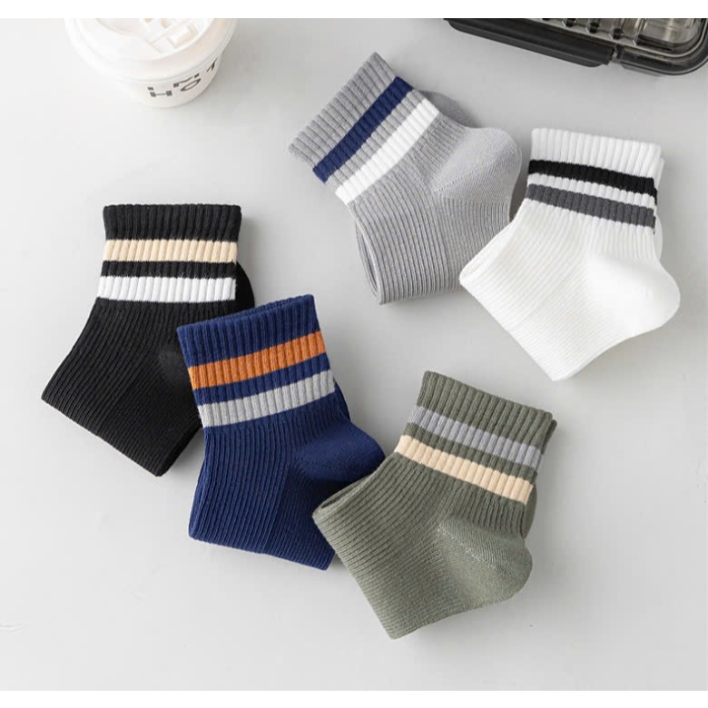 Vớ Tất cotton cổ lửng kẻ Nam Nữ phong cách trẻ trung, năng động.