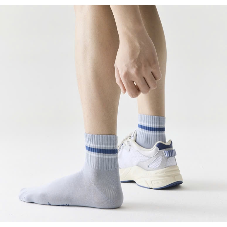 Vớ Tất cotton cổ lửng sọc ngang Nam Nữ phong trẻ trung, năng động.