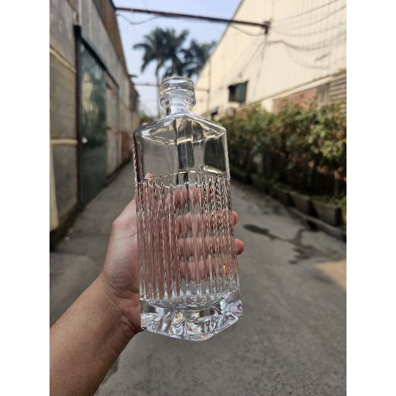 Chai thủy tinh sọc đáy núi dung tích 500ml