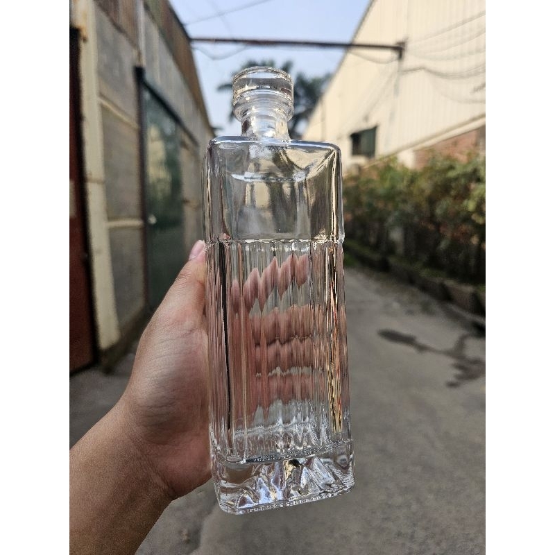 Chai thủy tinh sọc đáy núi dung tích 500ml