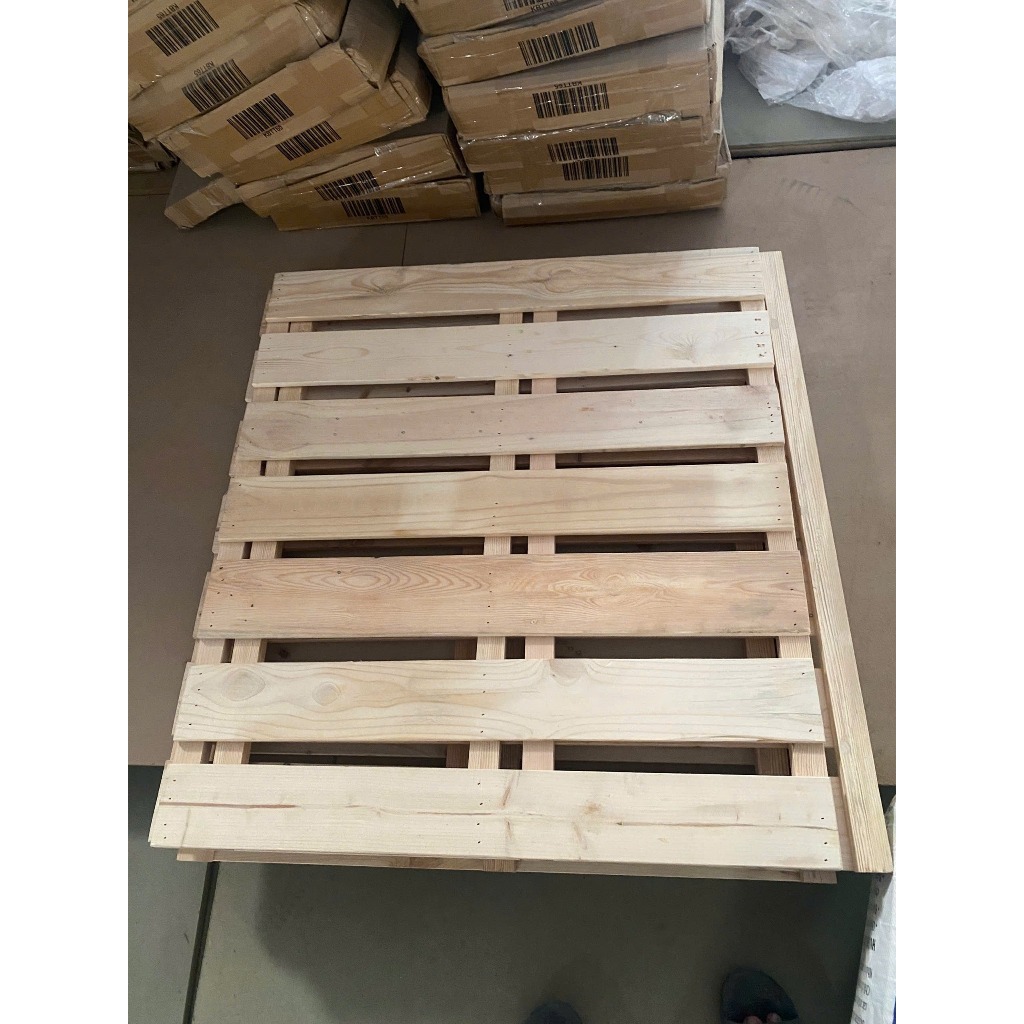 Ảnh Tấm pallet gỗ thông Behomes, dùng làm giường pallet hoặc decor, gỗ đã xử lí ẩm mốc mối mọt (Giá 1 tấm pallet) 1