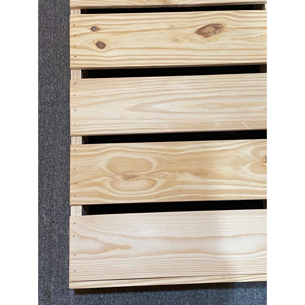 Ảnh Tấm pallet gỗ thông Behomes, dùng làm giường pallet hoặc decor, gỗ đã xử lí ẩm mốc mối mọt (Giá 1 tấm pallet) 4