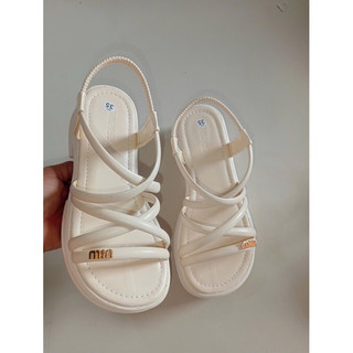 Sandal quai hậu đế 5 phân dây quai chéo gắn chữ Min