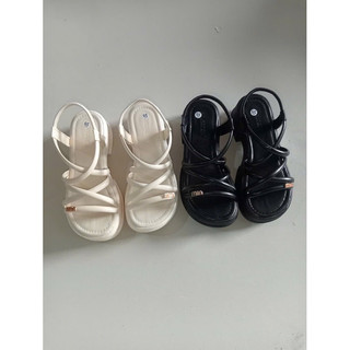 Sandal quai hậu đế 5 phân dây quai chéo gắn chữ Min