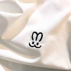 Áo phông nam nữ thêu hình NGỘ NGHĨNH DỄ THƯƠNG chất liệu vải cotton thoáng mát mềm mịn dành cho các cặp đôi tb210t