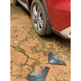 Chắn Bùn Ford Territory Chất Liệu Nhựa Dẻo Tặng Kèm Ốc Vít