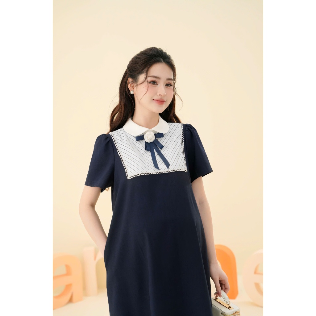 Ảnh Váy bầu, đầm bầu Molly Dress chất liệu xước hàn phối nơ đính kết hợp cổ sen, form dáng suông A basic BY L'AMME 1