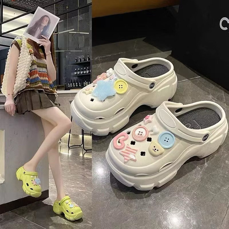 Dép sục nữ chống trơn đi êm tặng kèm sticker cute phù hợp đi học đi chơi, dép sục lỗ xinh | BigBuy360 - bigbuy360.vn