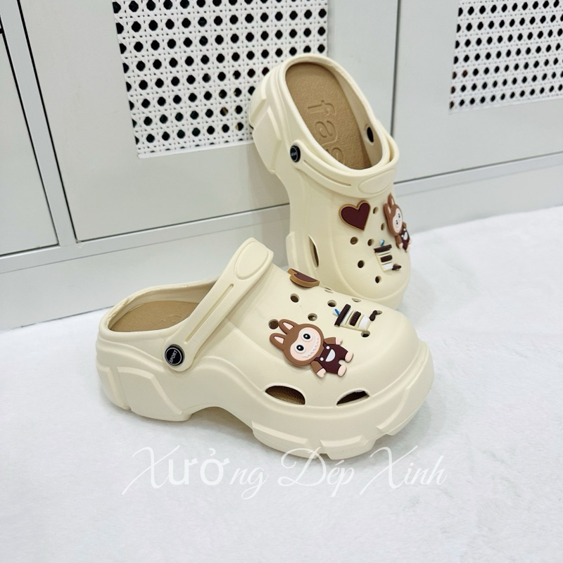 Dép sục nữ chống trơn đi êm tặng kèm sticker cute phù hợp đi học đi chơi, dép sục lỗ xinh | BigBuy360 - bigbuy360.vn