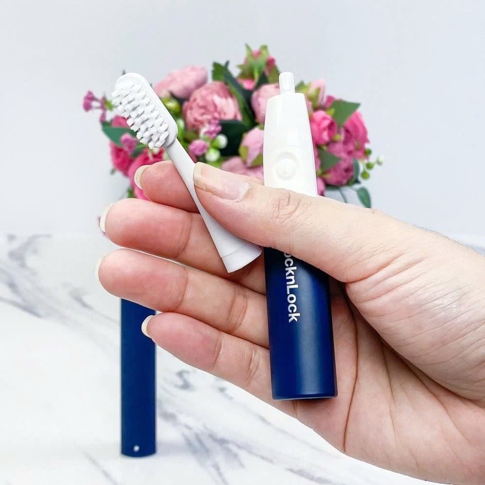 Bàn Chải Điện LocknLock ComPact Electric Toothbrush ENR344NVY, Nhỏ Gọn, Dung Pin AAA - K-MALL
