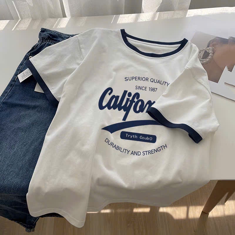 Áo thun nữ ngắn tay SLEEK STUDIO, chất cotton mềm mại, in họa tiết độc đáo, cổ tròn và dáng rộng thời trang. | BigBuy360 - bigbuy360.vn