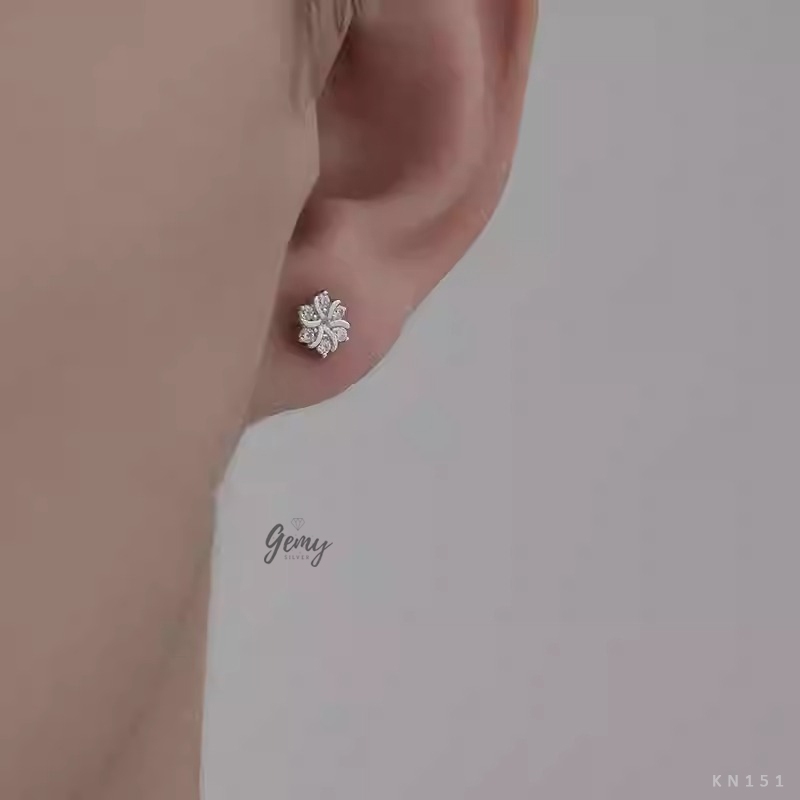 Khuyên tai nam thanh thẳng bạc S925 kế hình bông tuyết đính đá Snow Flower KN151 (1 chiếc) | GEMY SILVER