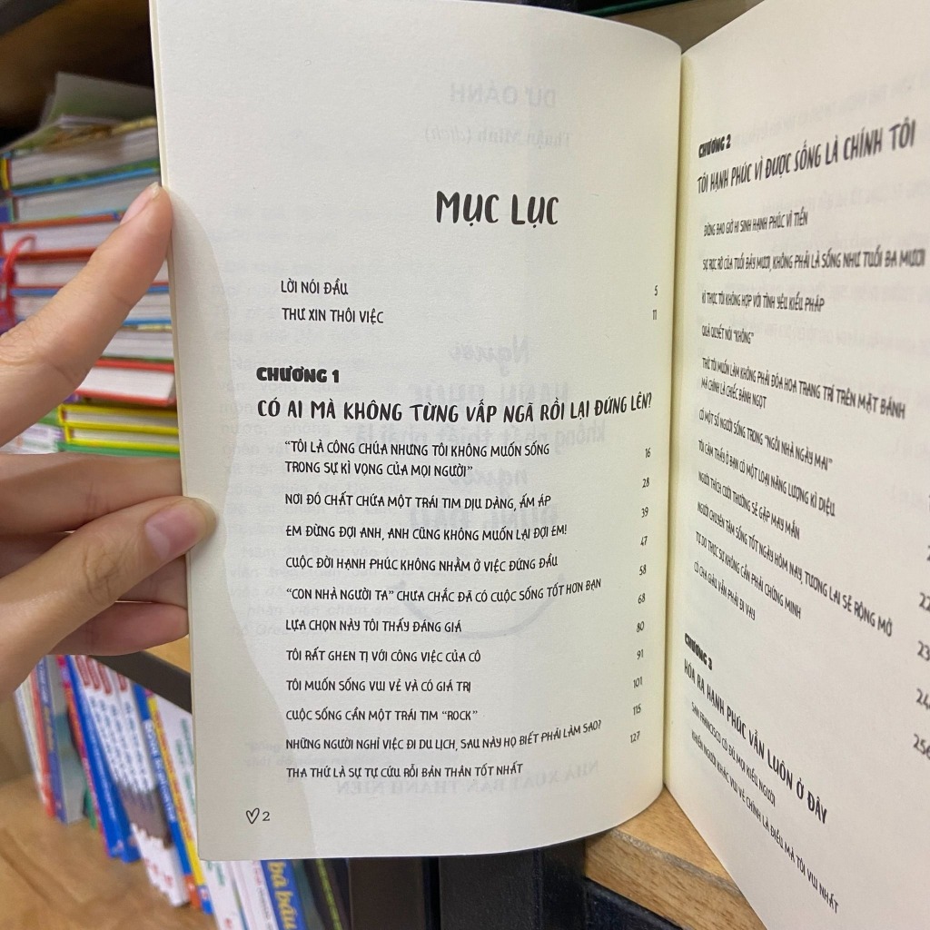 Ảnh Sách: Người Hạnh Phúc Không Nhất Thiết Phải Là Người Đứng Đầu + Sống Lũy Tiến 4