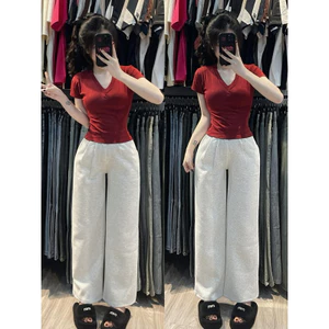 Sẻ bộ áo babytee cổ tim mix quần xuông ống rộng cạp đính cúc ( tặng kèm tag chan neo)