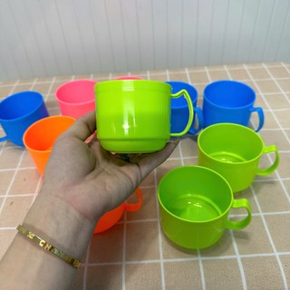 COMBO 5 Cốc ( Ly ) Tách uống nước có quai cho bé được làm từ chất liệu nhựa an toàn - nhiều màu