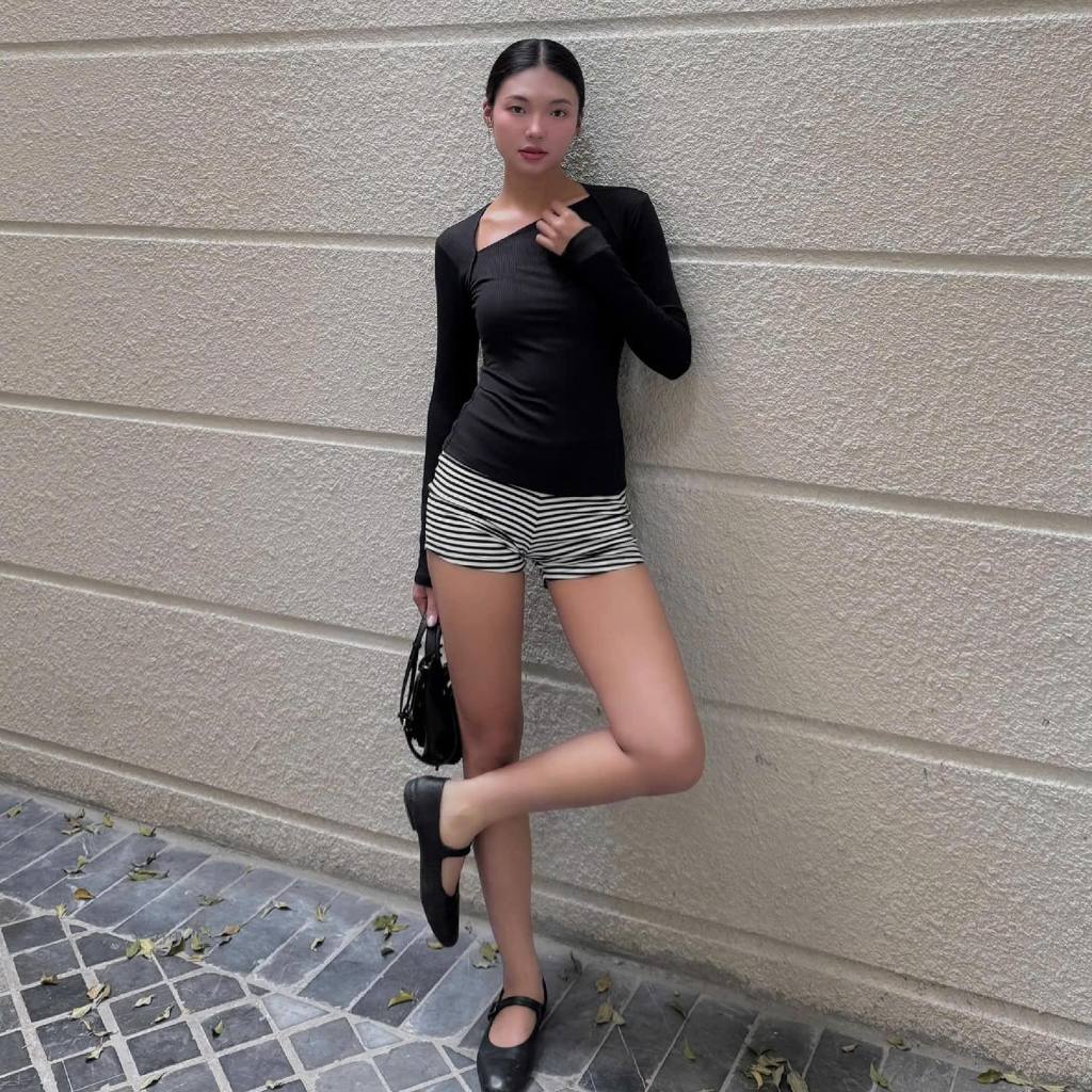 Ảnh làminapparel - SLANTED V-NECK LONG SLEEVE TOP 2