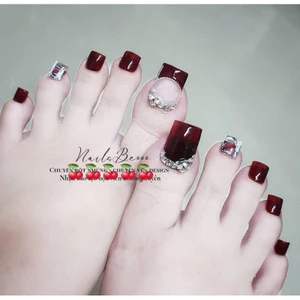 NAIL CHÂN THẠCH ĐỎ THIẾT KẾ ĐÍNH ĐÁ SÁNG