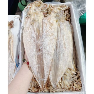 500Gram khô mực size 8-10/1kg có nhiều phân loại, xớ thịt dầy và ngọt làm quà biếu sang trọng.