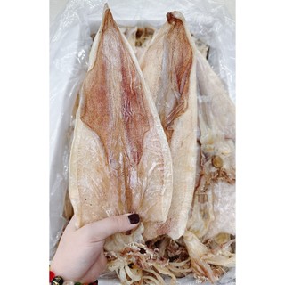 500Gram khô mực size 8-10/1kg có nhiều phân loại, xớ thịt dầy và ngọt làm quà biếu sang trọng.