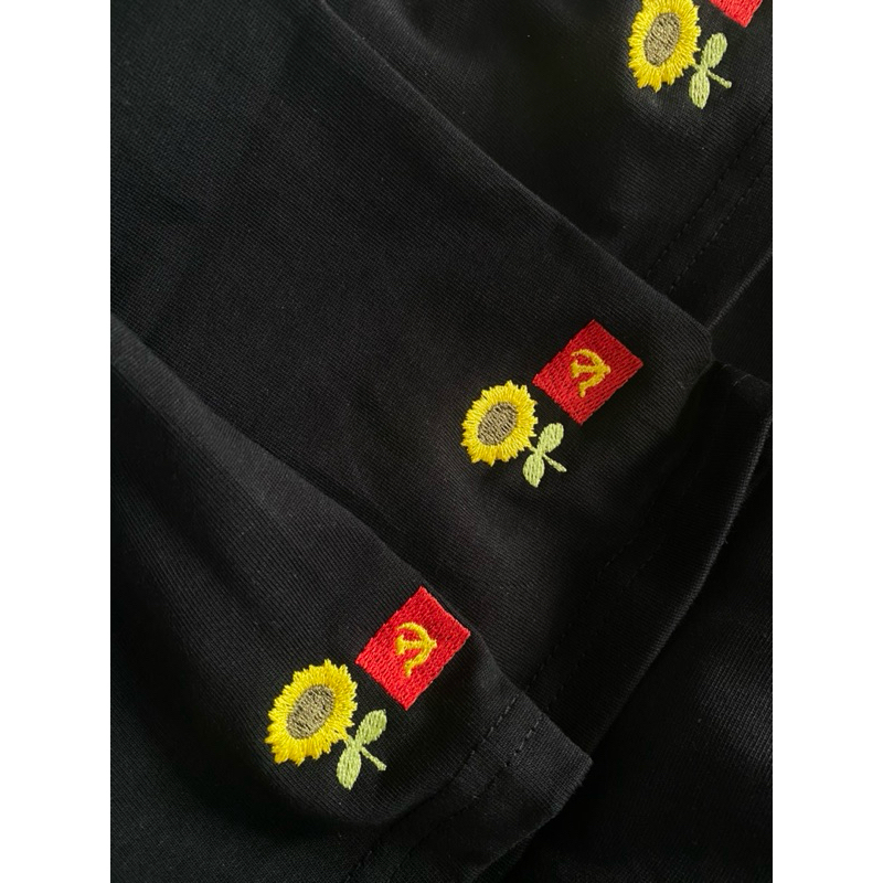 Áo phông unisex cao cấp thêu họa tiết LÁ CỜ VIỆT NAM VÀ CÂY HOA HƯỚNG DƯƠNG chất liệu cotton thoáng mát co giãn tb215t