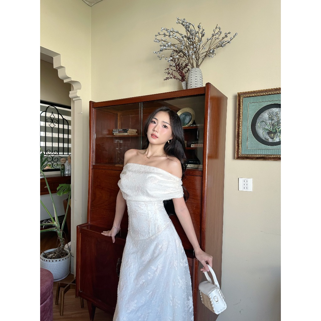 Ảnh Đầm Nữ Trễ Vai Dáng Dài Họa Tiết Nổi Nữ Tính Dịu Dàng - DANNA DRESS - GOÛT DE JUN 2
