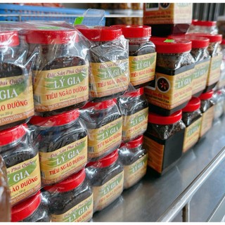 Mắm ruốc Lý Gia hộp 200gram và 400gram đặc sản Phú Quốc được lựa chọn từng con ruốc tươi ngon nhất.