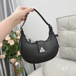 TÚI XÁCH NỮ ĐEO CHÉO ĐEO VAI KHOÁ XOAY TAM GIÁC BẠC HÀNG THỜI TRANG HOTTREND