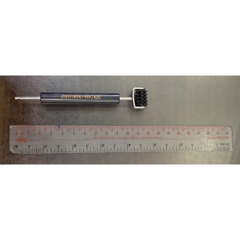 Cây lăn diện chẩn 2 đầu nhỏ dài 12 cm.