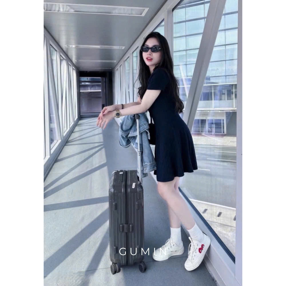 Đầm polo xanh than GUMIN thiết kế thêu logo ngực chân váy xòe nhẹ, Váy nữ cộc tay dáng xoè ngắn dày dặn cao cấp