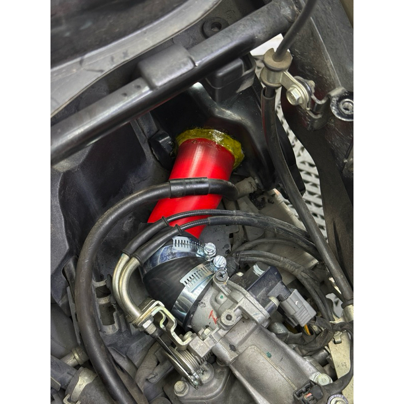 Co Gió Intake siêu nạp Vision - Scoopy ( Đời mới) (Ngẫu Nhiên Màu Đỏ Hoặc Đen)
