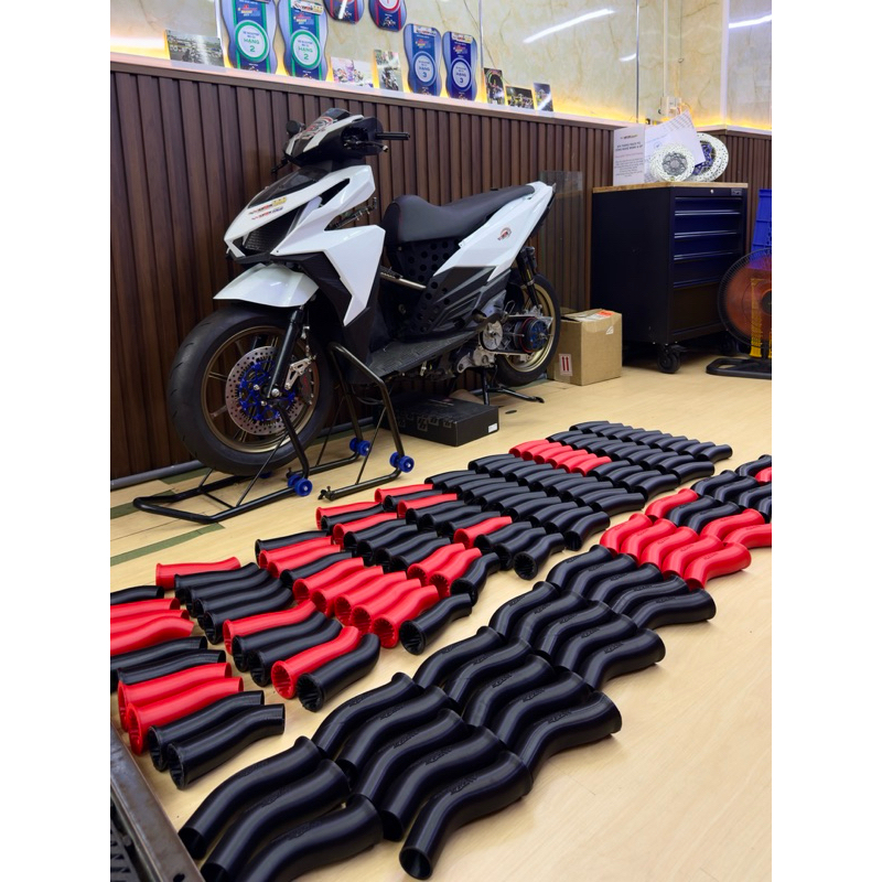 Co Gió Intake siêu nạp Vision - Scoopy ( Đời mới) (Ngẫu Nhiên Màu Đỏ Hoặc Đen)