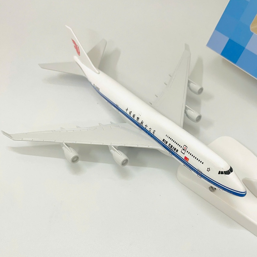 MÁY BAY MÔ HÌNH BOEING 747 AIR CHINA CAO CẤP TỈ LỆ 1:400 (20CM) CÓ BÁNH XE + CHÂN ĐẾ