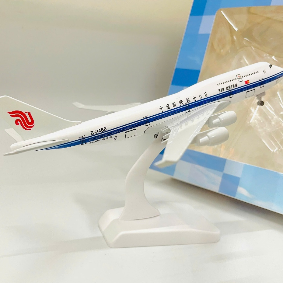 MÁY BAY MÔ HÌNH BOEING 747 AIR CHINA CAO CẤP TỈ LỆ 1:400 (20CM) CÓ BÁNH XE + CHÂN ĐẾ