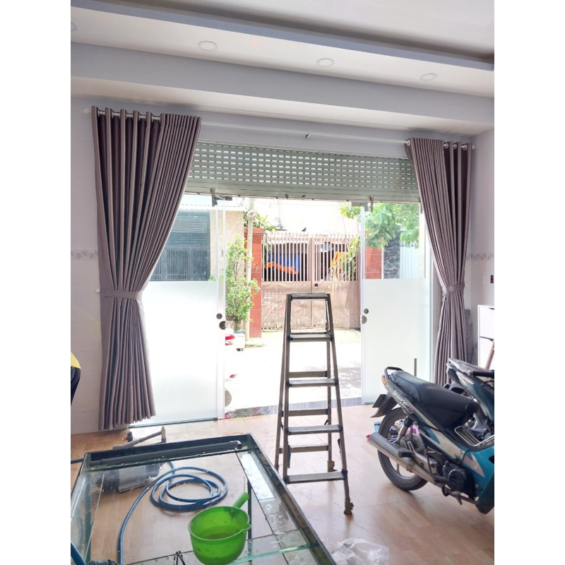 Rèm cửa màu xám nâu, rèm khoen, chống nắng cản sáng 90%, ngăn được hơi máy lạnh, cửa sổ, cửa chính, gác lửng.