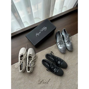 Giày ballet nữ Lace-up Quilting Flats thắt dây phong cách thể thao QCCC 2025