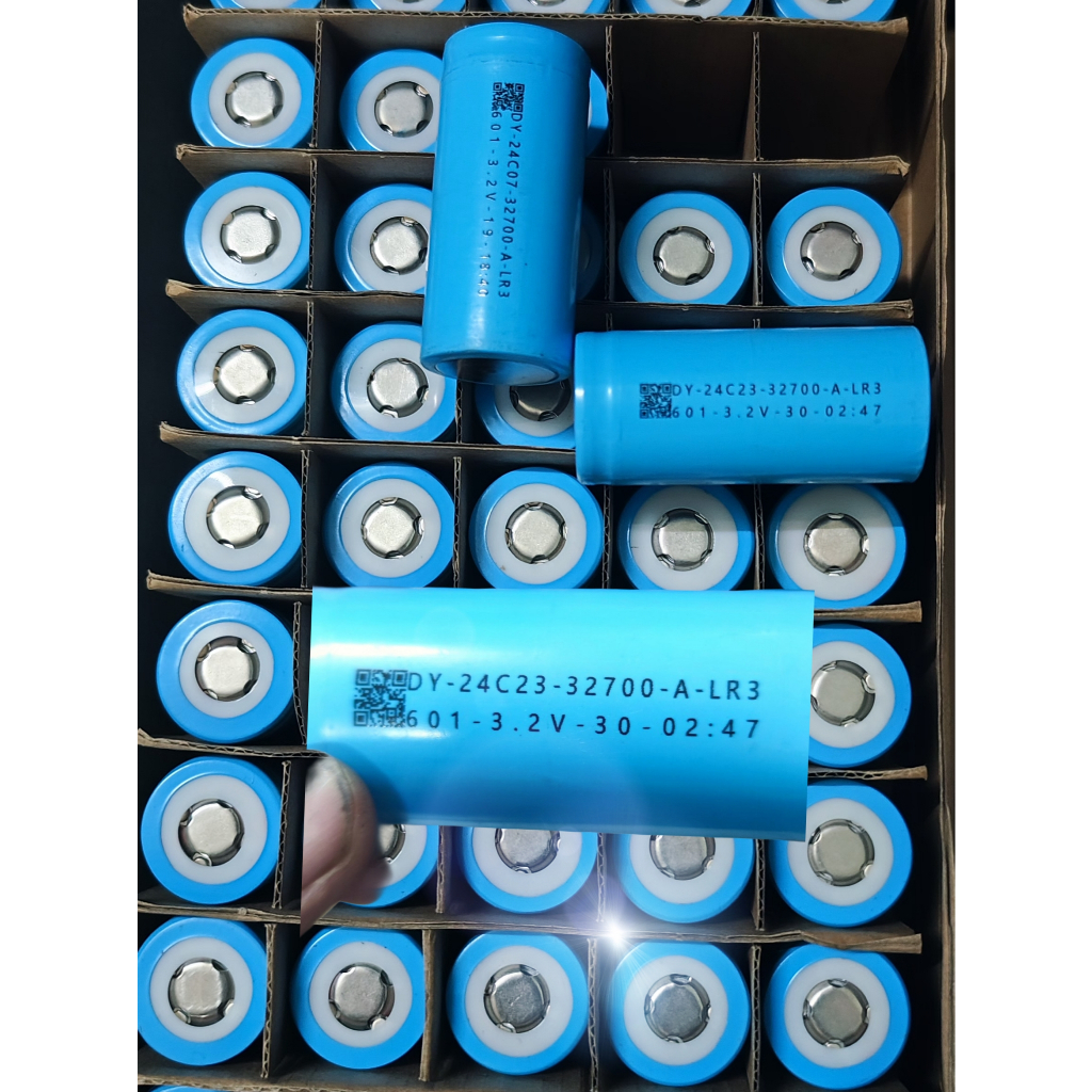 Pin sắt 32700 dung lượng 6000-6500mAh sản phẩm loại A mới 100%, nội trở ...