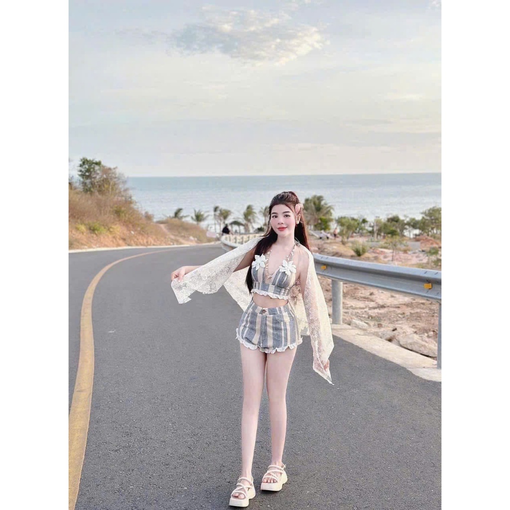 Set bikini đi biển áo bra đệm ngực viền ren kèm khăn choàng thêu hoa mix quần short gọi cảm tinh tế