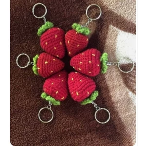 Móc Khoá Trái Dâu Tây Len , Móc Khoá Len Handmade