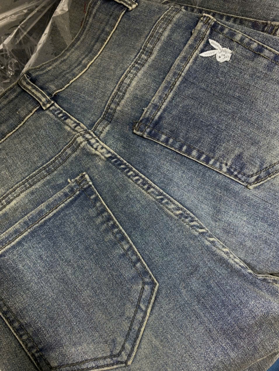 Ảnh Quần Jean Ống Loe Nữ Thêu Thỏ Màu Đậm Dễ Phối Đồ ENVY J151 3