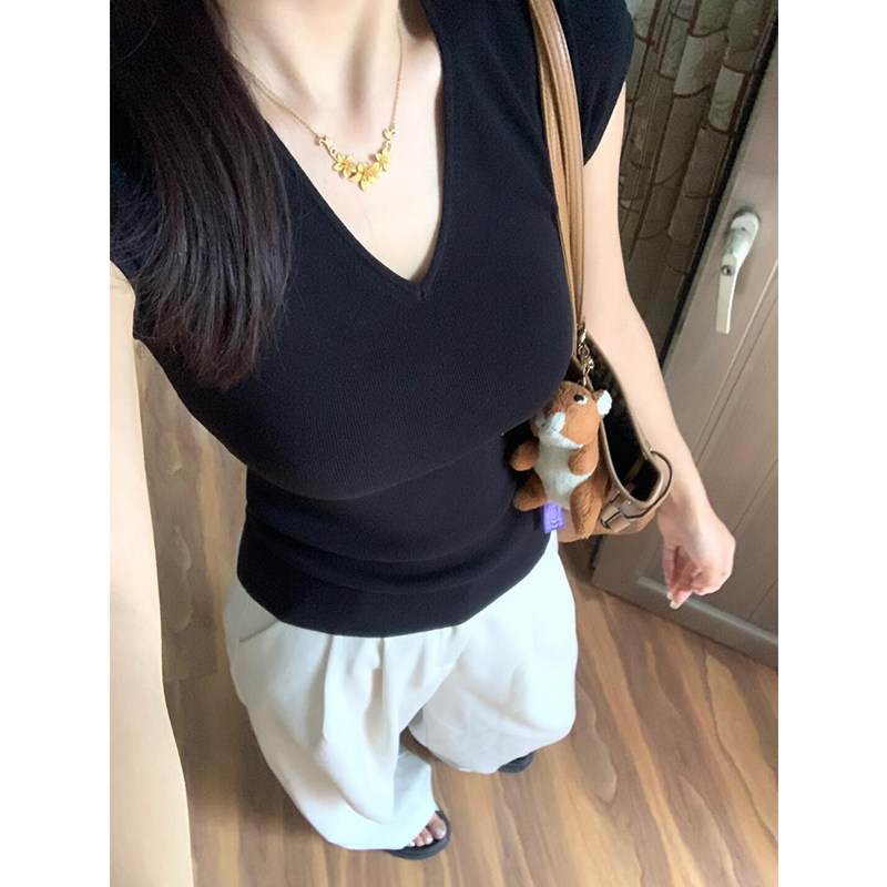 Áo Thun Ôm Body Zynd – Cổ V, Chất Thun Co Giãn 4 Chiều, Mềm Mại, Phù Hợp Mọi Dáng Người – DC-M998
